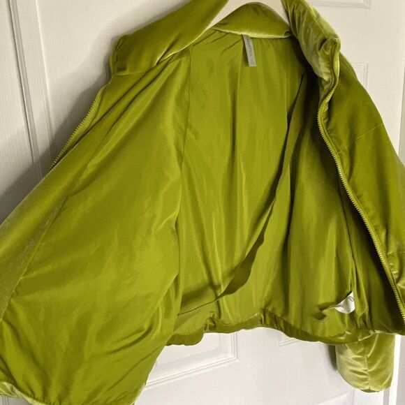 Fabletics Wander Velour Neon Green Cropped Puffer Jacket Women's Size XL Blogger - Picture 8 of 11
